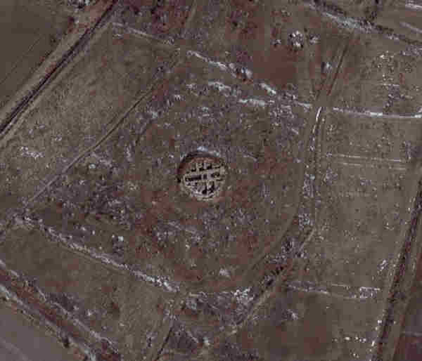 Aerial photograph of the remains of Qoy Qırılg'an Qala