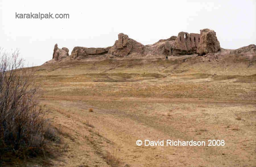 Oval fort at Little Qirq Qiz Qala