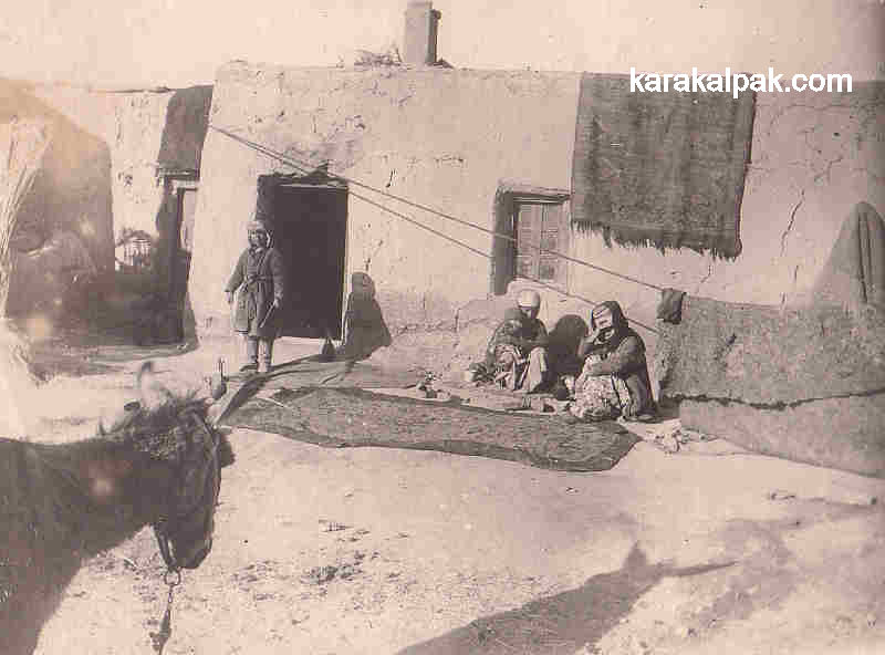 To'rtku'l street scene