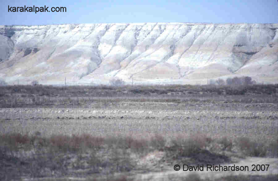 Banded cliff face of the tchink