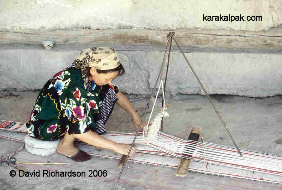 Weaving a tent band on an ormek loom