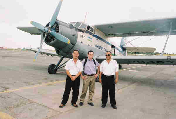 Johan Rehn with his pilot and navigator in front of the Antonov AN-2