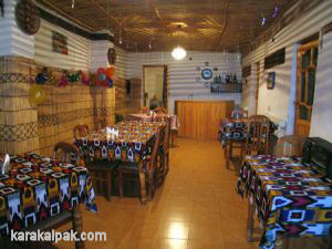 Jipek Joli dining room